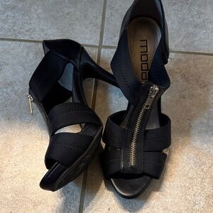 Moda Elegant Black Heels with Front Zipper